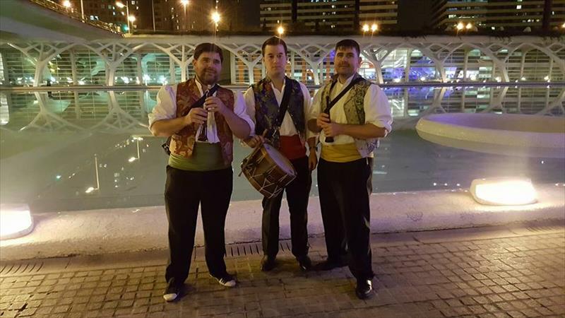 GRUPO DE TRES