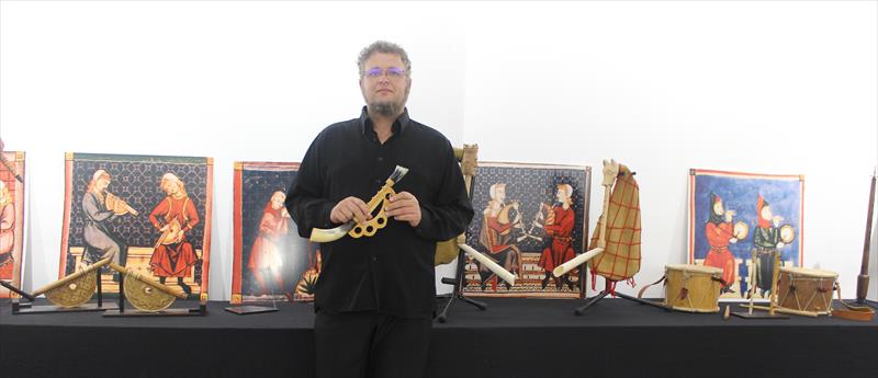 INSTRUMENTS MUSICALS DEL REI SAVI - EXPOSICIÓ GUIADA
