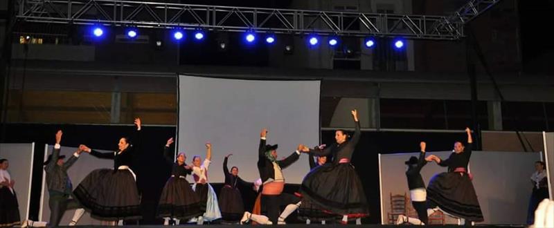 DE LA MORT AL BALL