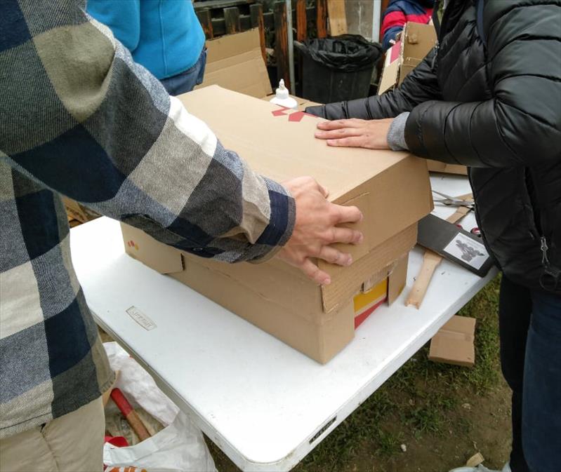 FABRICACIÓN DE COLMENA CON CARTÓN RECICLADO