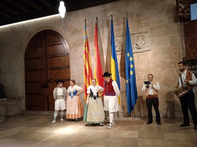 CANTO Y DANZA EN LA CALLE