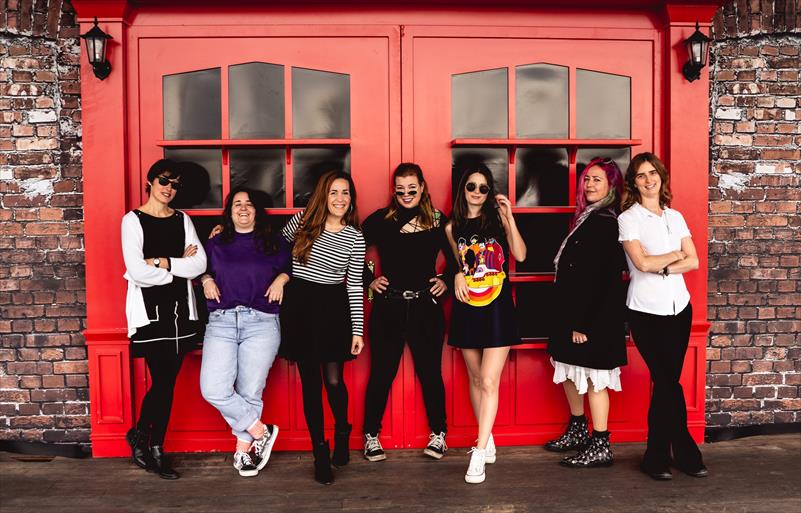 WOMEN PLAY BEATLES